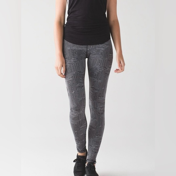 lululemon athletica Pants - Lululemon Geometric Patterned Leggings Black and White Size 4